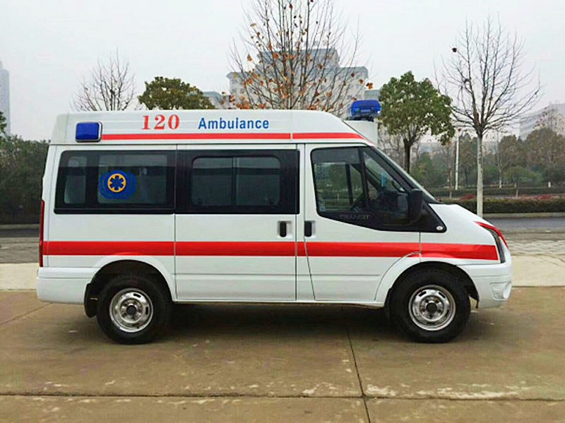 福特新時(shí)代V348短軸中頂救護(hù)車