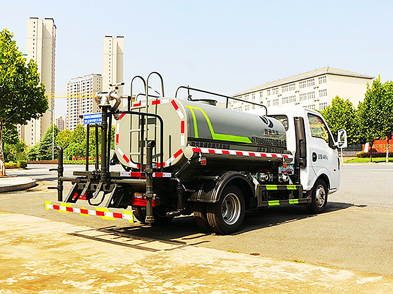 藍牌東風途逸3噸灑水車