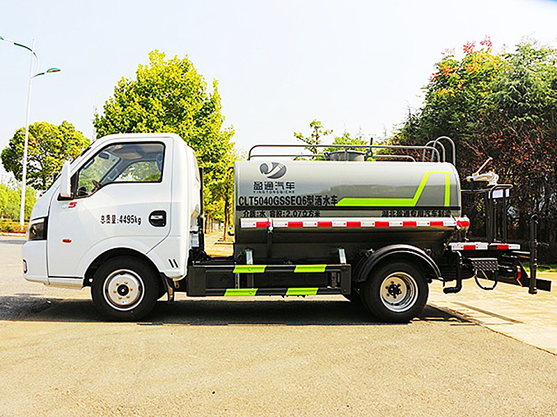 藍牌東風途逸3噸灑水車