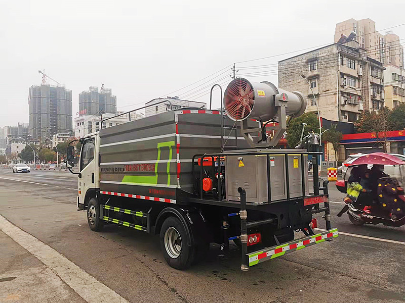 藍(lán)牌福田H2  5-7噸多功能抑塵車