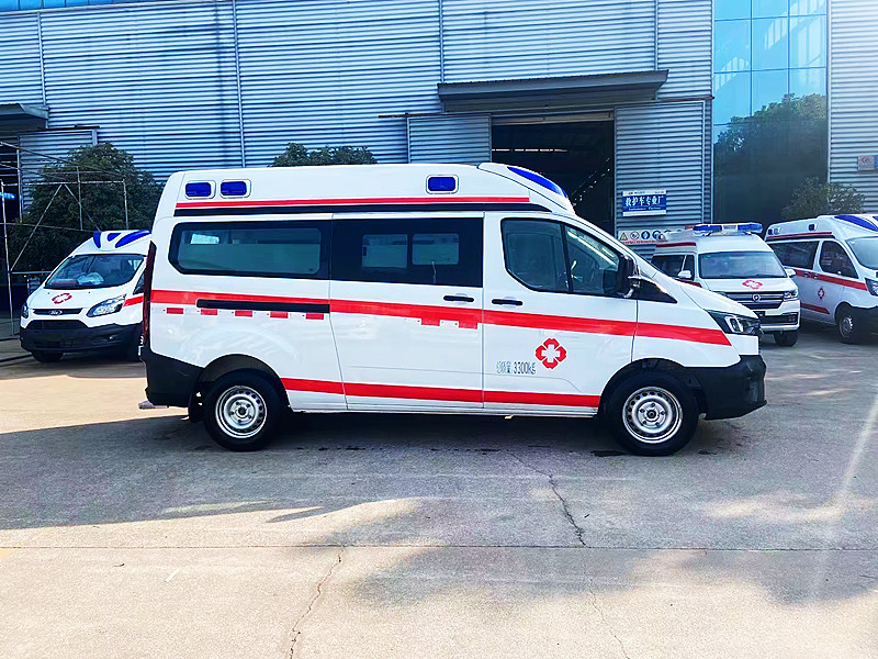 福特全順V362汽油版中軸中頂救護(hù)車